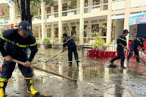 Bảo đảm sách giáo khoa cho học sinh vùng lũ