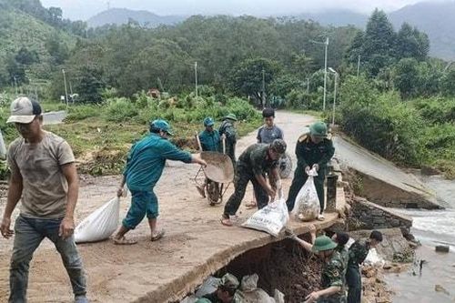 Người lính trong bão lũ