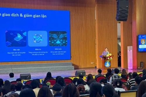Sinh viên học quản lý tài chính và gọi vốn bằng công nghệ Blockchain