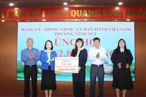 Phường Vĩnh Tuy ủng hộ đồng bào miền Trung, Tây Nguyên 1,34 tỷ đồng khắc phục hậu quả mưa lũ