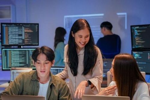 Thị trường tuyển dụng Việt Nam: Nhu cầu nhân sự am hiểu AI tăng mạnh