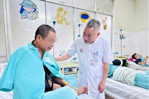 Chi trả kịp thời, đầy đủ các chế độ BHXH, BHTN, BHYT cho người dân vùng lũ