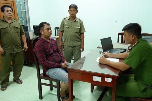 Sau khi đâm 'tình địch', chở bạn gái chạy trốn xuyên tỉnh