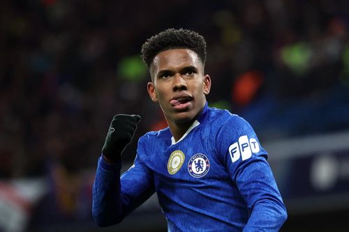 Estevao đi vào lịch sử Champions League