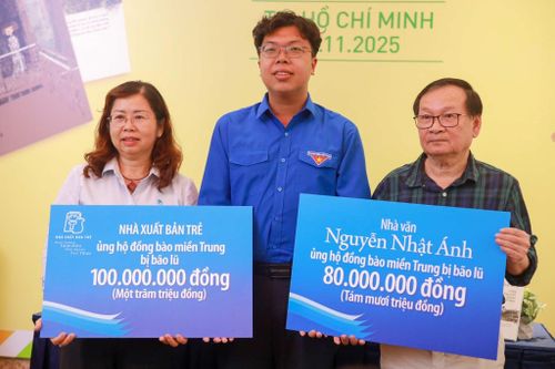 Nhà văn Nguyễn Nhật Ánh dùng nhuận bút ủng hộ đồng bào lũ lụt