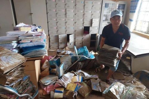 Vật lộn đưa trẻ trở lại trường sau lũ miền Trung