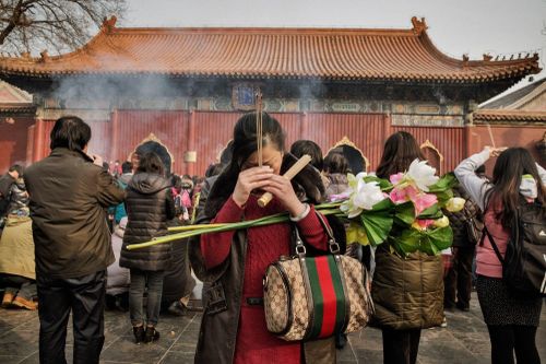 Bất động sản ế ẩm, người Trung Quốc lên chùa cầu bán được nhà