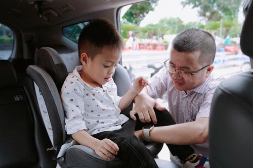 Hướng dẫn cụ thể về thiết bị an toàn cho trẻ em trên xe ô tô