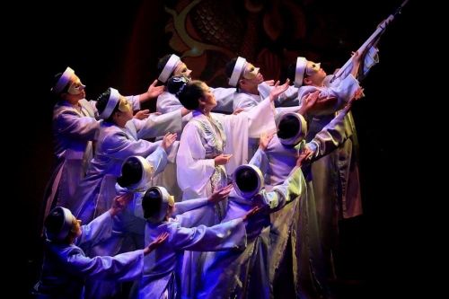 Tìm nhịp chung giữa sáng tạo và bản sắc