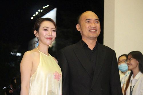 Niềm vui vỡ òa của nghệ sĩ tại Liên hoan Phim Việt Nam lần thứ XXIV