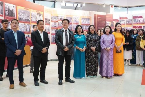 Triển lãm chuyên đề 'Con đường cách mạng - Đồng chí Hồ Chí Minh tại Trung Quốc'