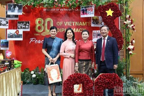 Nét đẹp văn hóa và ẩm thực Việt Nam tại tiệc trà ngoại giao ở Lào