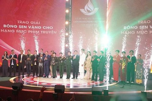 Phim Mưa đỏ đoạt Bông sen Vàng