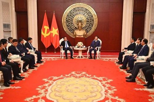 Bộ trưởng Nông nghiệp và Môi trường làm việc với Đại sứ quán Việt Nam tại Trung Quốc