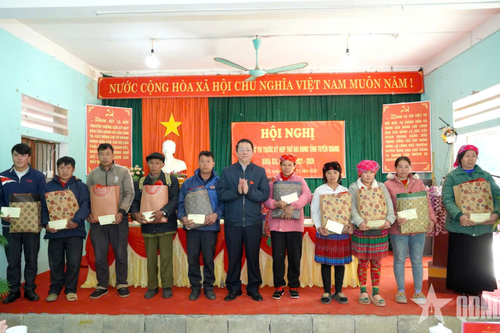 Hội đồng nhân dân tỉnh Tuyên Quang tiếp xúc cử tri tại xã biên giới Sơn Vĩ