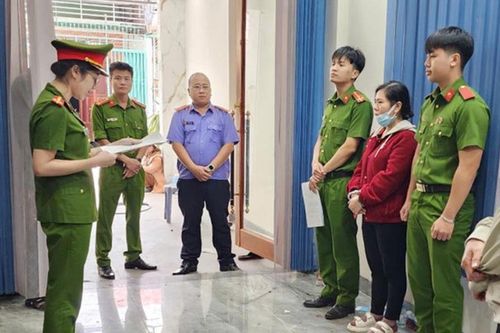Nữ 'đại gia' bất động sản phố núi Pleiku lừa tiền bằng thông tin, giấy tờ giả