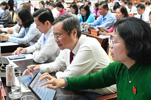 HĐND TPHCM sẽ chất vấn về công tác quản lý an toàn thực phẩm và chống ùn tắc giao thông