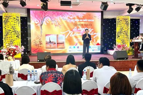MC Hải Triều ra mắt ấn phẩm 'Có một người đi cùng ta năm tháng'