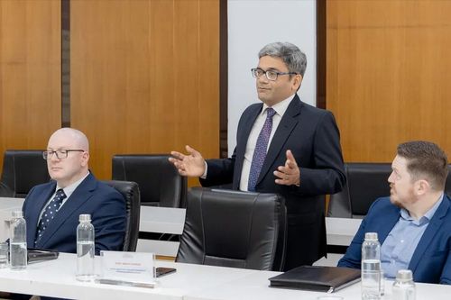 UEH và Đại học Huddersfield công bố Chương trình Liên kết đào tạo tiến sĩ: Nâng tầm nghiên cứu theo chuẩn mực quốc tế