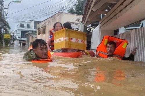 Bác sĩ chỉ kỹ năng sinh tồn sống sót trong mùa lũ