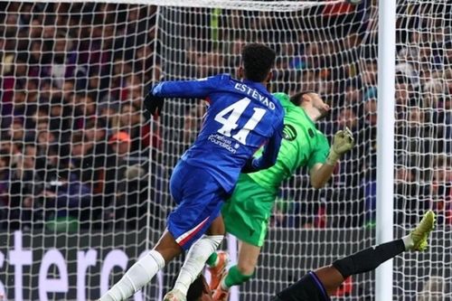 Xé lưới Barca, Estevao sánh vai với Mbappe và Haaland