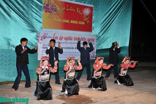 Giữ lửa vòng xòe của dân tộc Hà Nhì