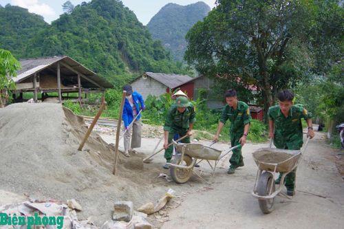 Những ngôi nhà ấm áp nghĩa tình quân dân