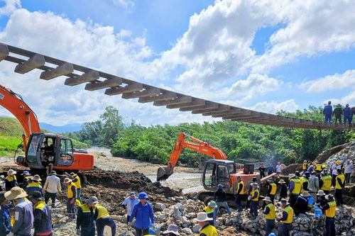 Mưa lũ gây sức ép chưa từng thấy lên hệ thống giao thông