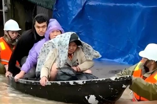 Câu chuyện từ rốn lũ lịch sử