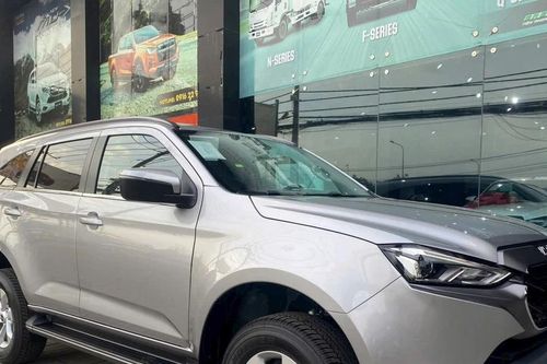 Mẫu SUV Nhật 7 chỗ giảm giá xuống ngang xe cỡ B