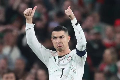 FIFA bị tố ưu ái quá mức khi đưa ra án phạt 'có cũng như không' cho Ronaldo