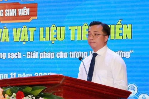 Sinh viên bàn về vật liệu tiên tiến, năng lượng sạch cho tương lai