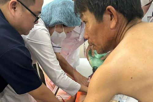 Báo cáo vụ người đàn ông ôm 2 con nhảy cầu, 1 cháu tử vong