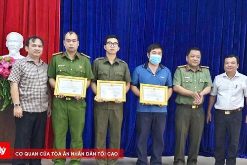 Nghi trộm rồi cầm dao tấn công 3 người