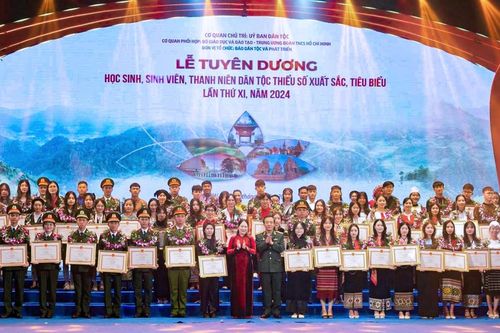 Tuyên dương học sinh, sinh viên, thanh niên DTTS xuất sắc: Tạo đà phát triển nguồn nhân lực