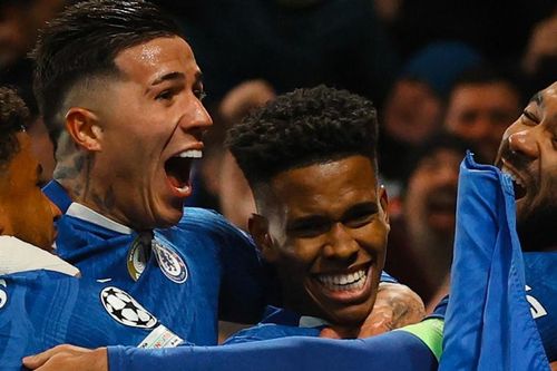 Chelsea đè bẹp Barca: Nhảy samba cùng Estevao
