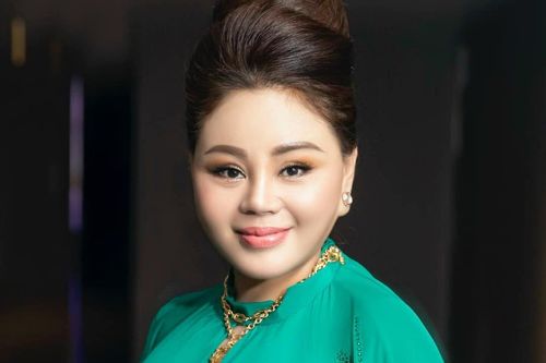 Nghệ sĩ Lê Giang bật khóc vì đau thần kinh tọa, phải chăm mẹ già liệt nửa người