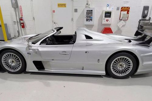 Siêu xe Mercedes-Benz CLK-GTR cực hiếm giá 344 tỷ của trùm ma túy bị tịch thu