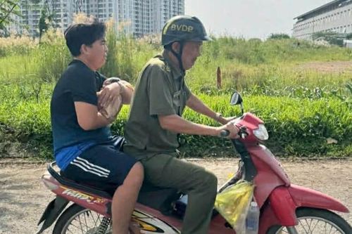 Phát hiện bé gái sơ sinh bị bỏ rơi giữa lùm cỏ rậm rạp ở TPHCM