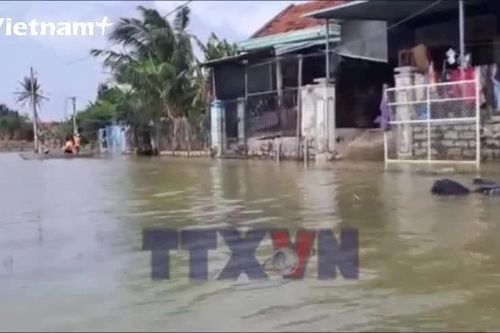Đắk Lắk: Nước lũ rút chậm, nhiều khu dân cư còn bị cô lập
