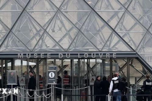 Pháp bắt thêm 4 nghi phạm trong vụ trộm táo tợn tại Bảo tàng Louvre