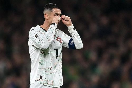 FIFA chính thức đưa ra phán quyết về tấm thẻ đỏ của Ronaldo