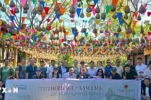 'Photo tour' - Hành trình vun đắp hợp tác văn hóa Việt Nam-Lào