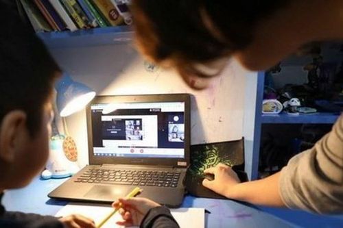 EP thông qua nghị quyết quy định tối thiểu 16 tuổi mới được dùng mạng xã hội