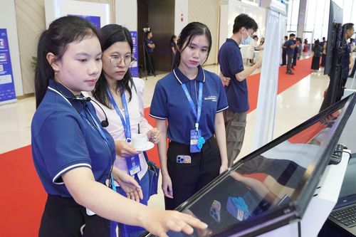 Trải nghiệm công nghệ tương lai tại Diễn đàn Kinh tế Mùa thu 2025