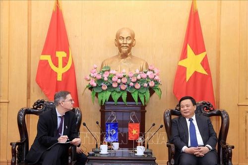 Trao đổi tri thức, kinh nghiệm trong giải quyết các thách thức lớn
