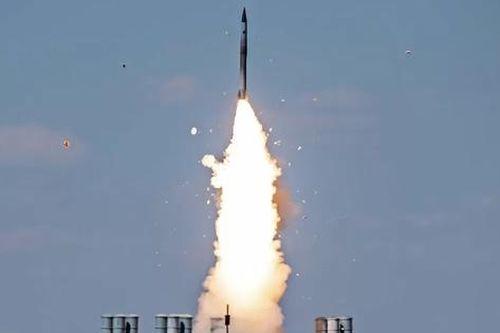 Bí ẩn đằng sau sự giống nhau kỳ lạ giữa tên lửa FP-7 Ukraine và S-400 Nga
