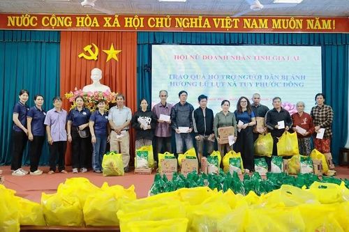 Hội Nữ doanh nhân Gia Lai nối dài hành trình sẻ chia với người dân vùng lũ
