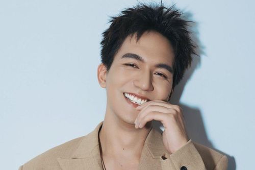 Đồng hồ 1 triệu của nam diễn viên phim Mưa đỏ