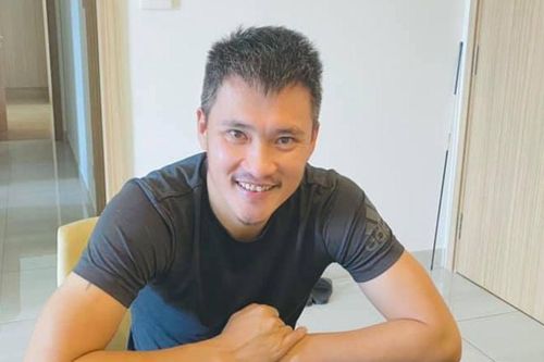 Vì sao tóc Công Vinh bạc trắng?